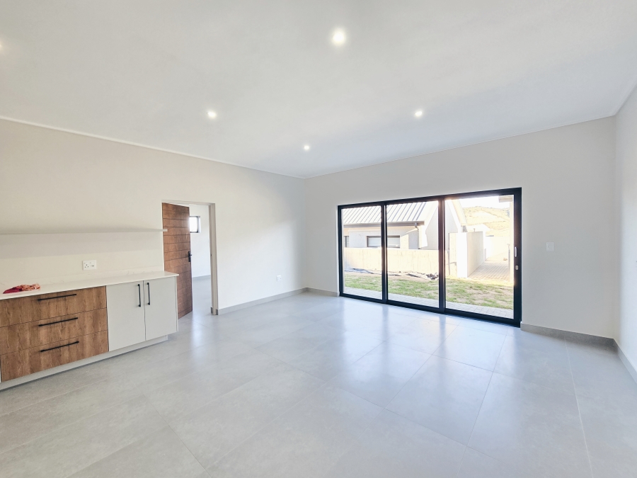5 Bedroom Property for Sale in Outeniquasbosch Western Cape